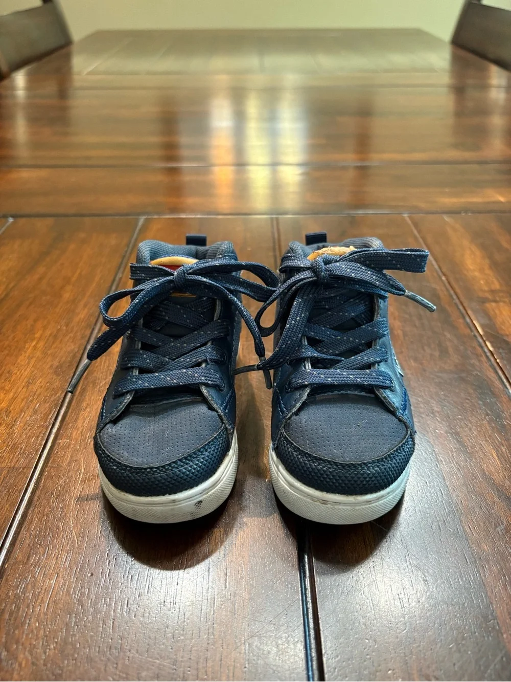Kids Levi's navy blue sneakers size US 6